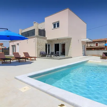 Mit Privatpool Fuer 10 Personen Ca 220 Qm In Sisan, Istrien Suedkueste Von Istrien * Šišan