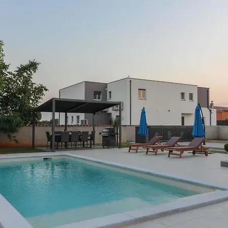 Mit Privatpool Fuer 10 Personen Ca 220 Qm In Sisan, Istrien Suedkueste Von Istrien Tatil Evi