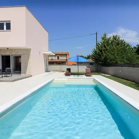 Mit Privatpool Fuer 10 Personen Ca 220 Qm In Sisan, Istrien Suedkueste Von Istrien Sisan