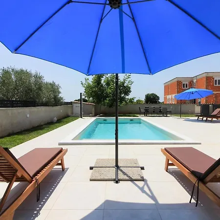 Mit Privatpool Fuer 10 Personen Ca 220 Qm In Sisan, Istrien Suedkueste Von Istrien *