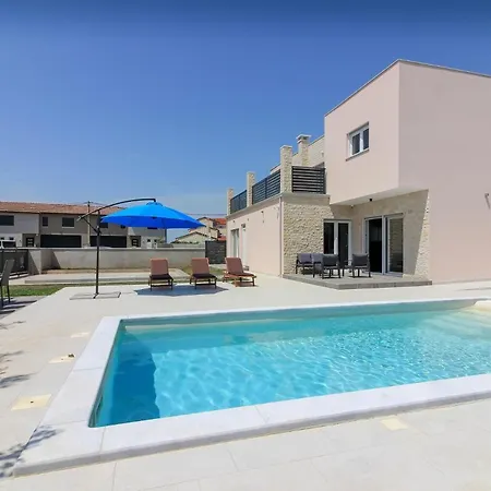 Holiday home Mit Privatpool Fuer 10 Personen Ca 220 Qm In Sisan, Istrien Suedkueste Von Istrien