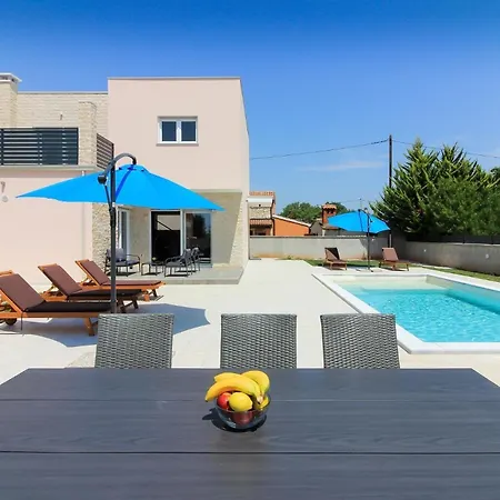 Mit Privatpool Fuer 10 Personen Ca 220 Qm In Sisan, Istrien Suedkueste Von Istrien Sisan