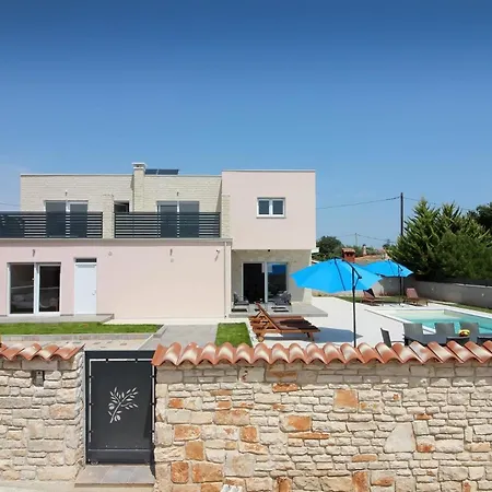 Holiday home Mit Privatpool Fuer 10 Personen Ca 220 Qm In Sisan, Istrien Suedkueste Von Istrien *