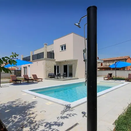 Holiday home Mit Privatpool Fuer 10 Personen Ca 220 Qm In Sisan, Istrien Suedkueste Von Istrien Sisan