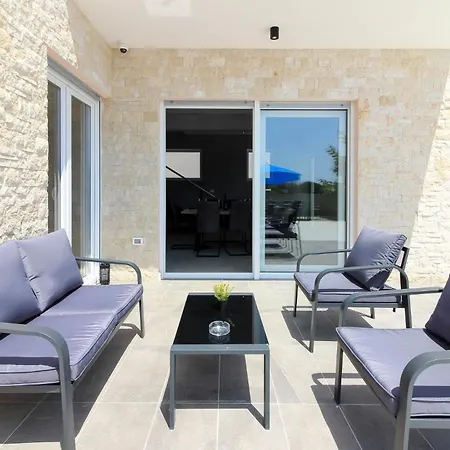 Mit Privatpool Fuer 10 Personen Ca 220 Qm In Sisan, Istrien Suedkueste Von Istrien Holiday home Sisan